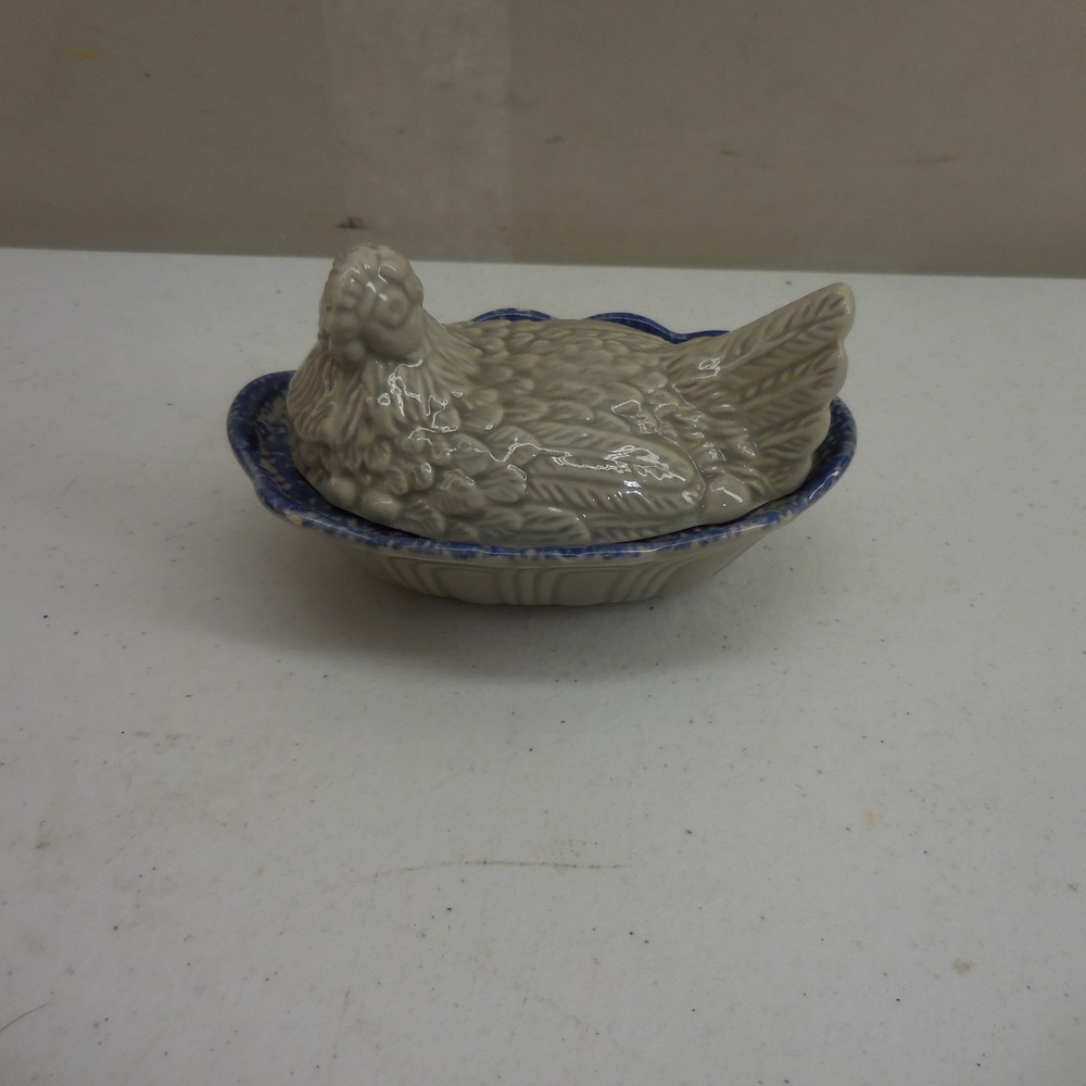 VTG Taiwan Ceramic Hen on Nest Cellar Blue Spongeware Trinket Dish Grey Chip